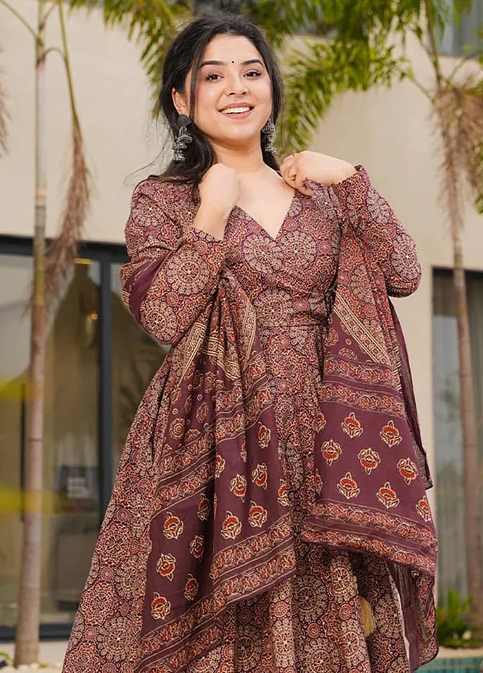 3 Pc Brown Readymade Cotton Dupatta Suit Set - Image 2