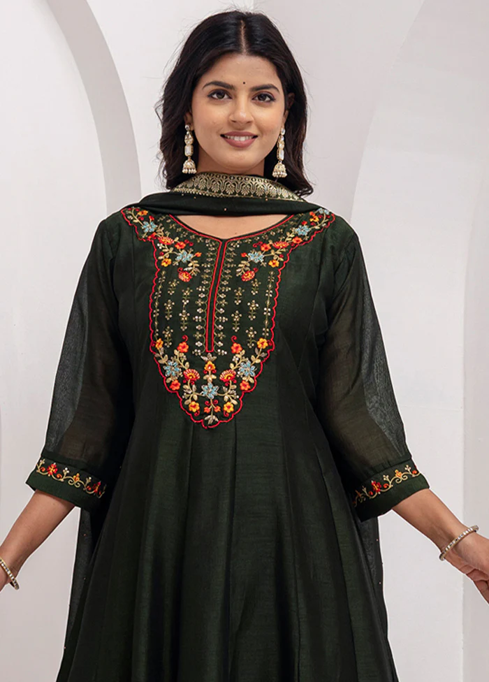 3 Pc Green Readymade Silk Dupatta Suit Set - Image 2