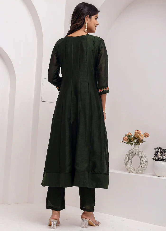 3 Pc Green Readymade Silk Dupatta Suit Set - Image 3