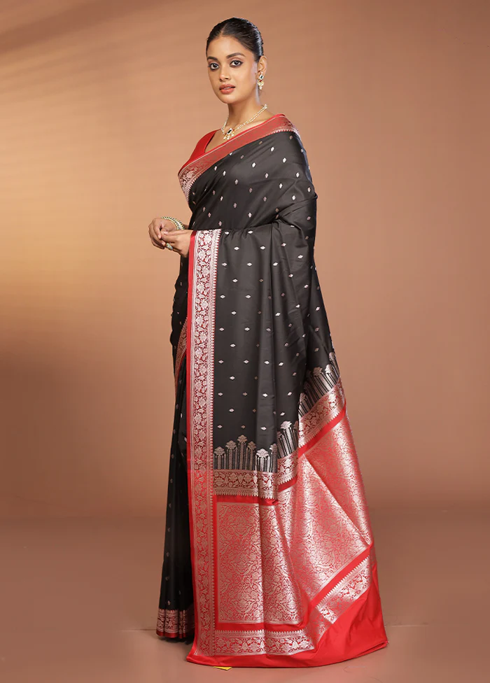 Black Banarasi Silk Saree With Blouse Piece - Image 4