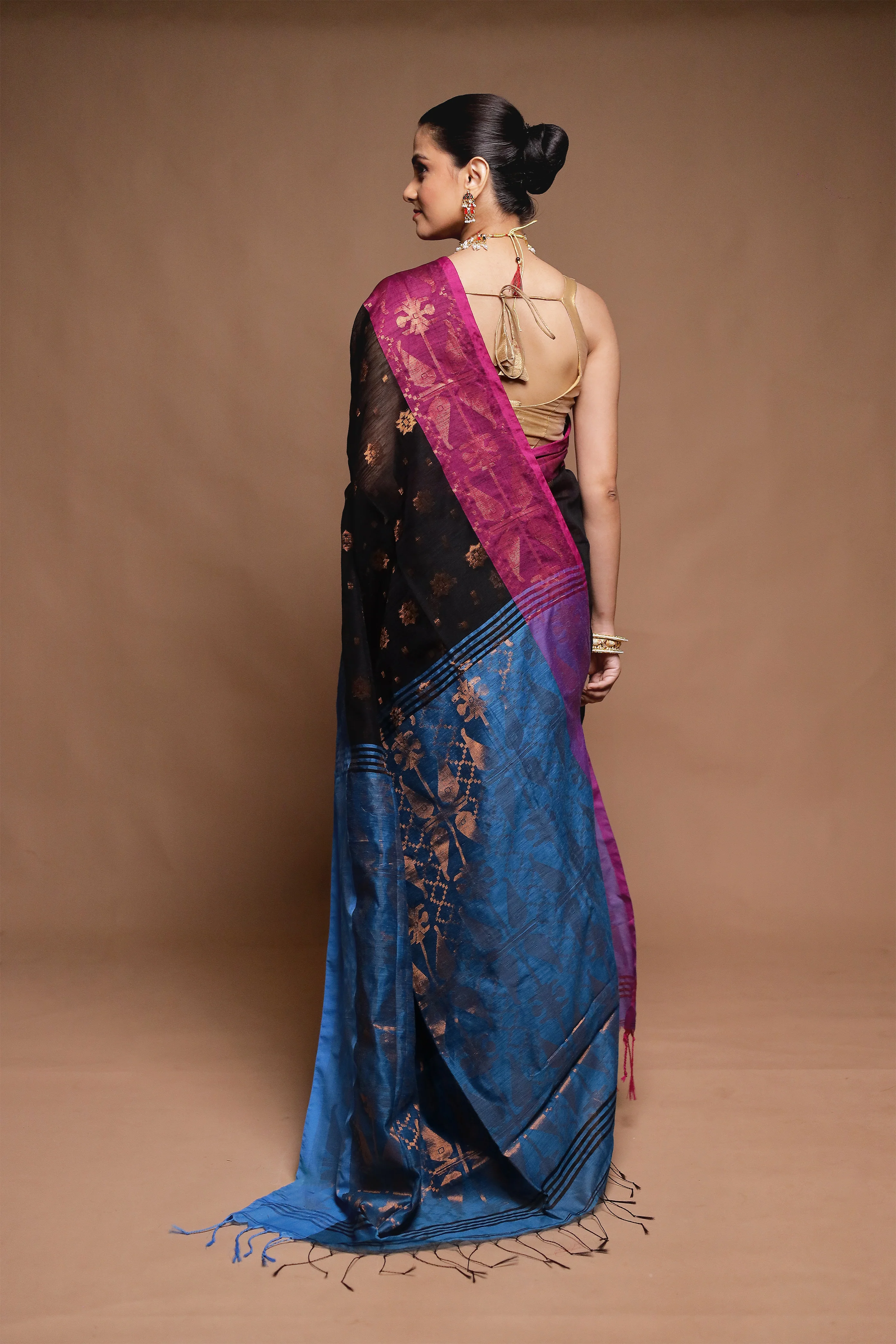 Black Cotton Saree With Blouse Piece - Image 3