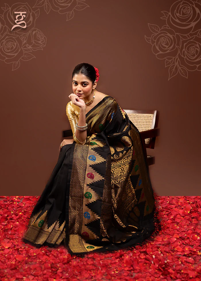 Black Gadwal Pure Silk Saree Without Blouse Piece - Image 2