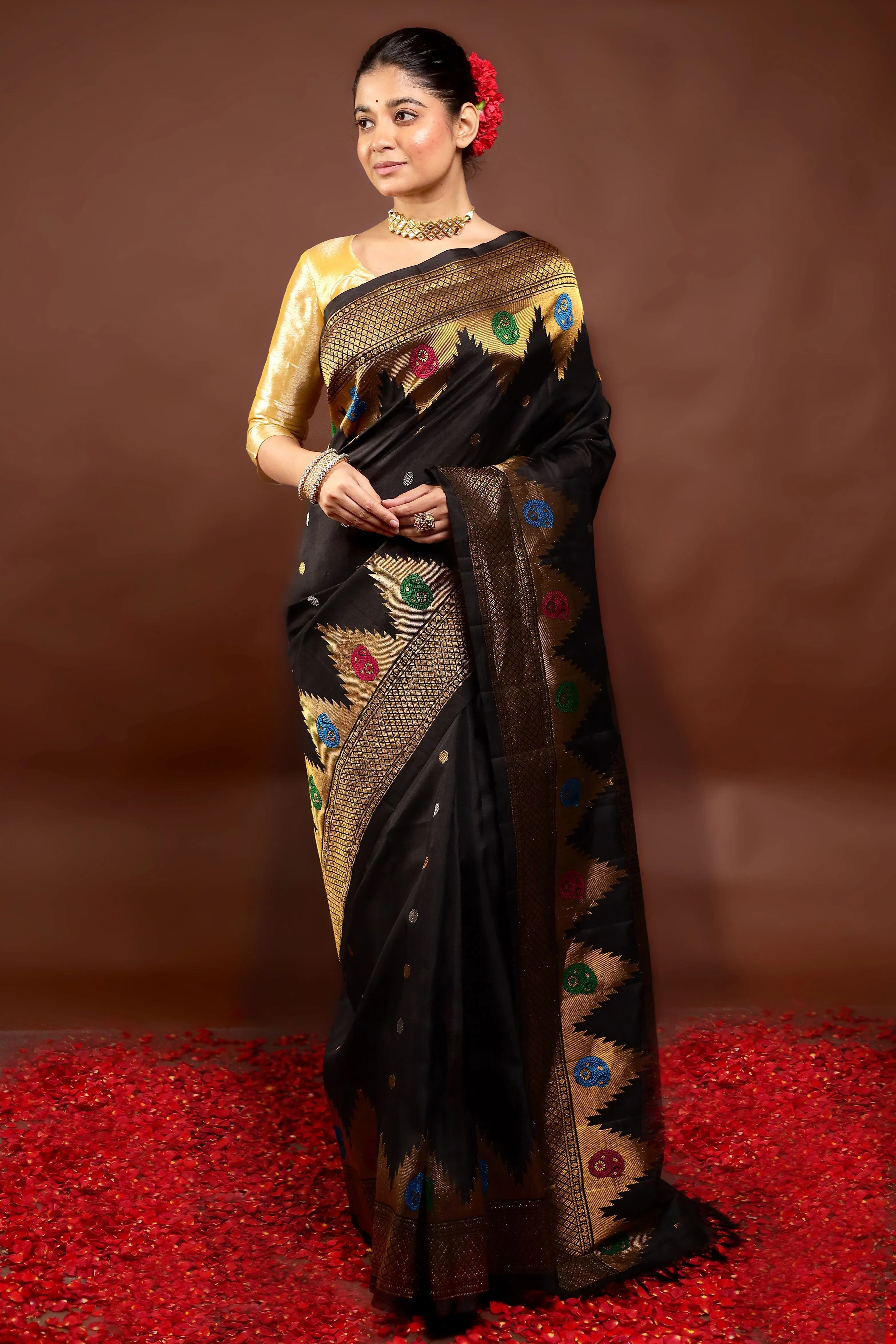 Black Gadwal Pure Silk Saree Without Blouse Piece - Image 3