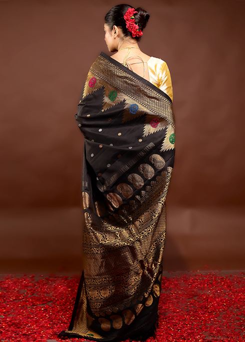Black Gadwal Pure Silk Saree Without Blouse Piece - Image 4