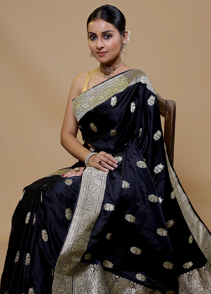Black Handloom Banarasi Pure Silk Saree With Blouse Piece - Image 2