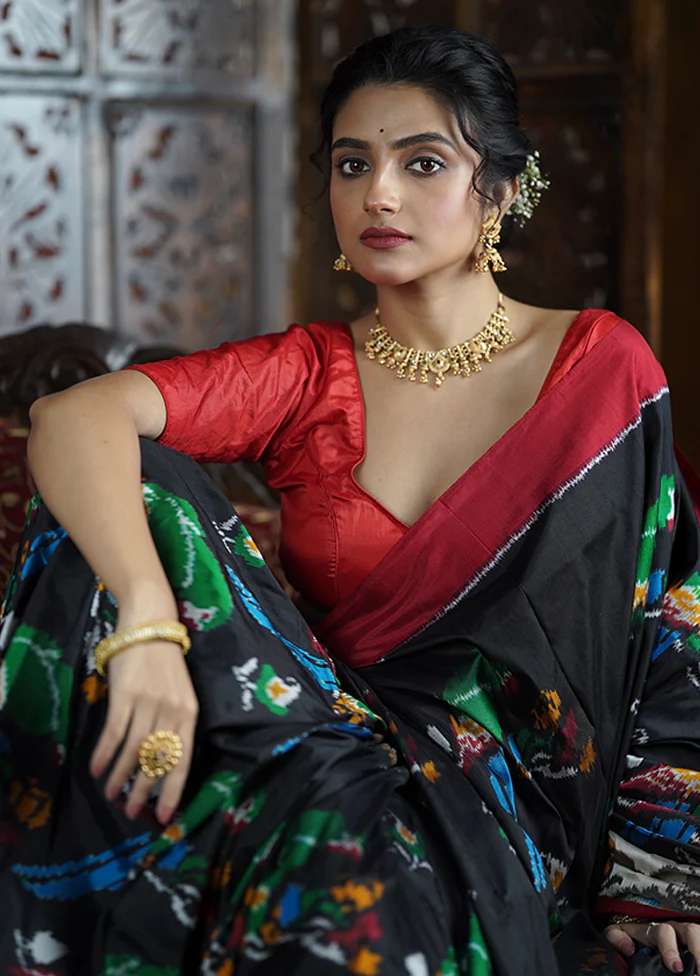 Black Handloom Ikkat Pure Silk Saree With Blouse Piece - Image 3