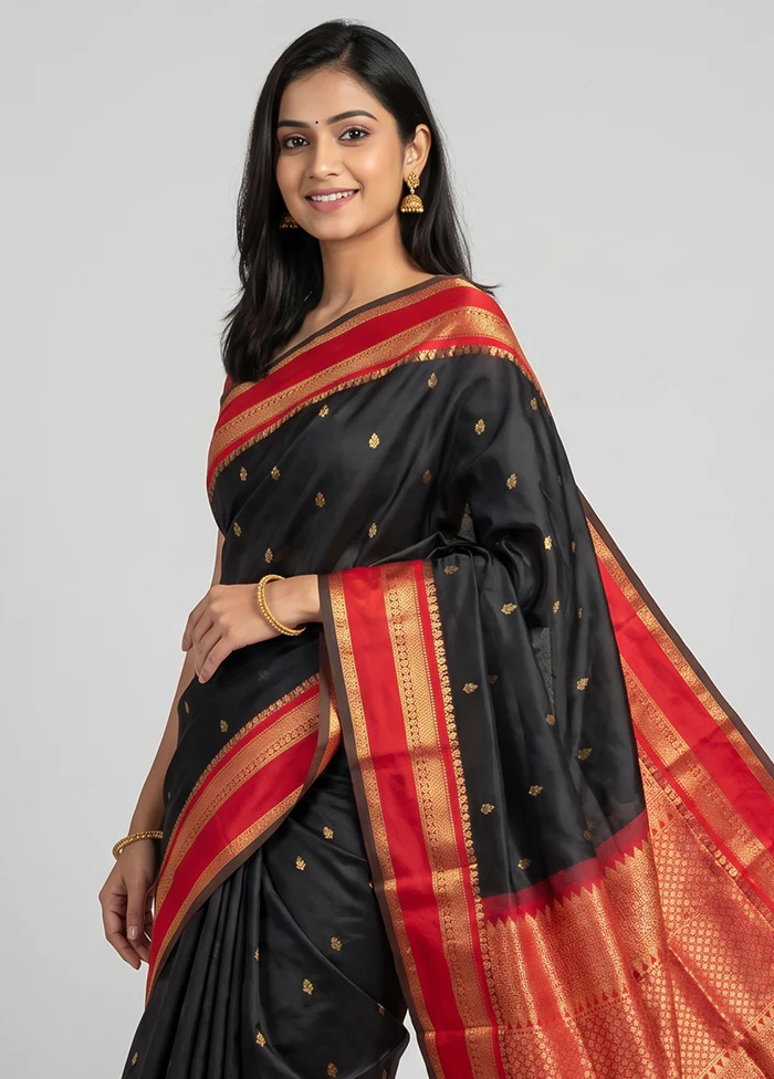 Black Handloom Kanchipuram Pure Silk Saree With Blouse Piece - Image 2
