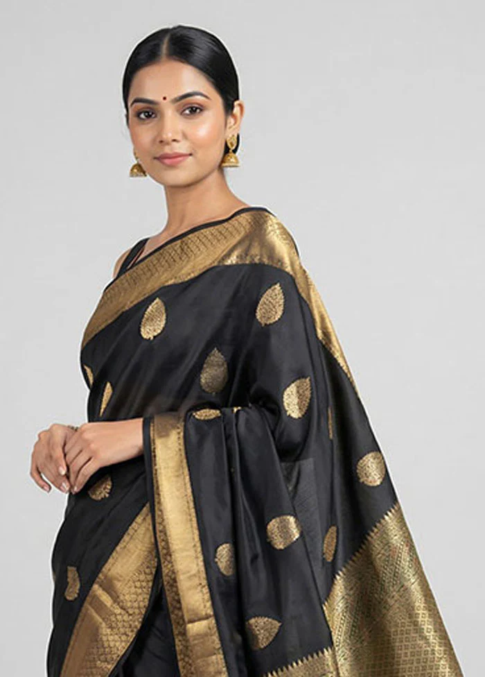 Black Handloom Kanchipuram Pure Silk Saree With Blouse Piece - Image 2