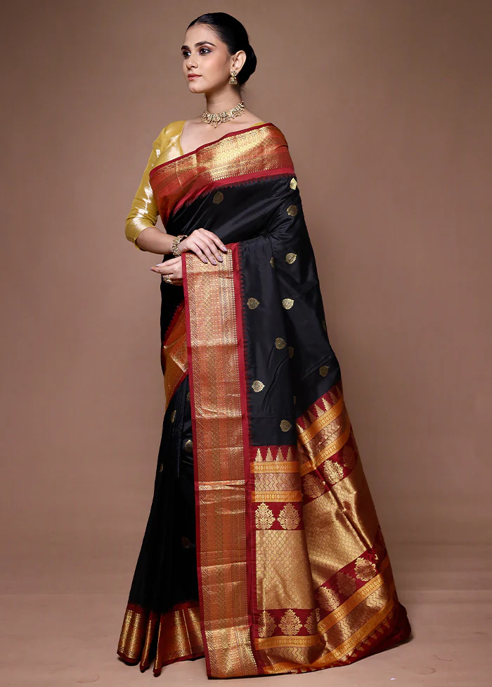Black Handloom Kanchipuram Pure Silk Saree With Blouse Piece - Image 4