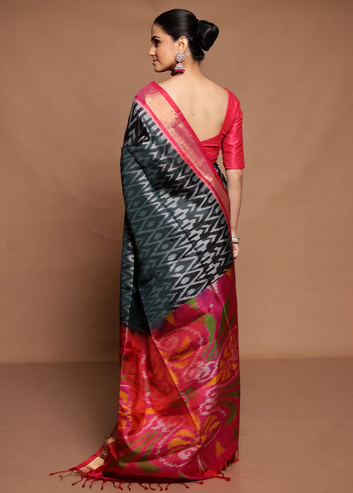 Black Handloom Kanchipuram Pure Silk Saree With Blouse Piece - Image 3