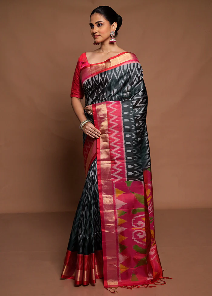 Black Handloom Kanchipuram Pure Silk Saree With Blouse Piece - Image 4