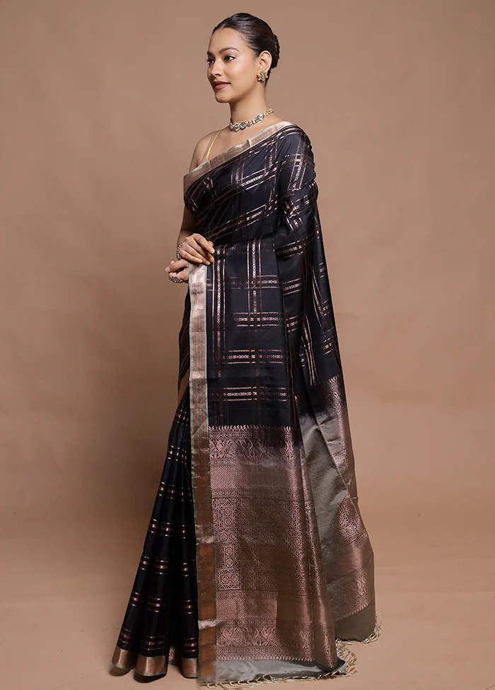 Black Handloom Kanchipuram Pure Silk Saree With Blouse Piece - Image 4