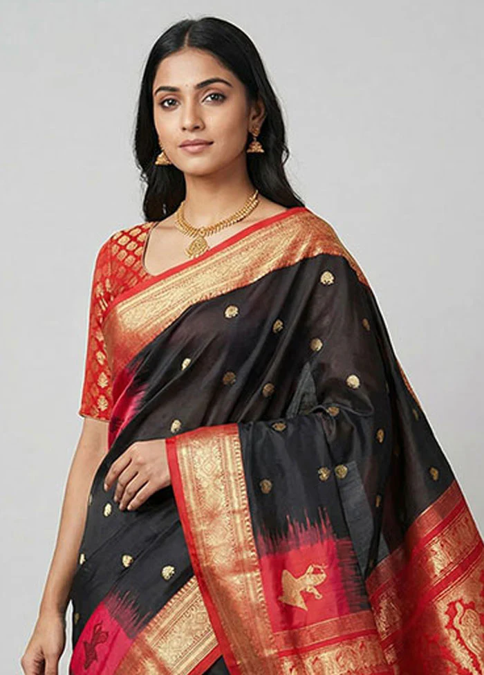 Black Handloom Kanchipuram Pure Silk Saree With Blouse Piece - Image 2
