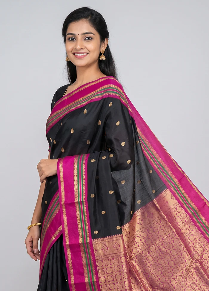 Black Handloom Kanjivaram Pure Silk Saree With Blouse Piece - Image 2