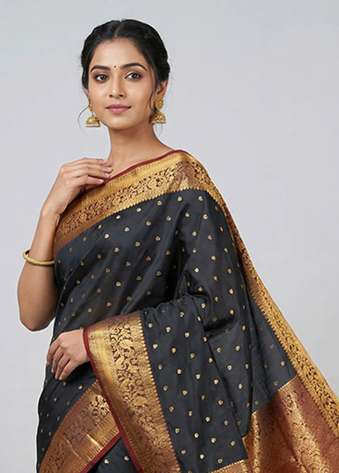 Black Handloom Kanjivaram Pure Silk Saree With Blouse Piece - Image 2