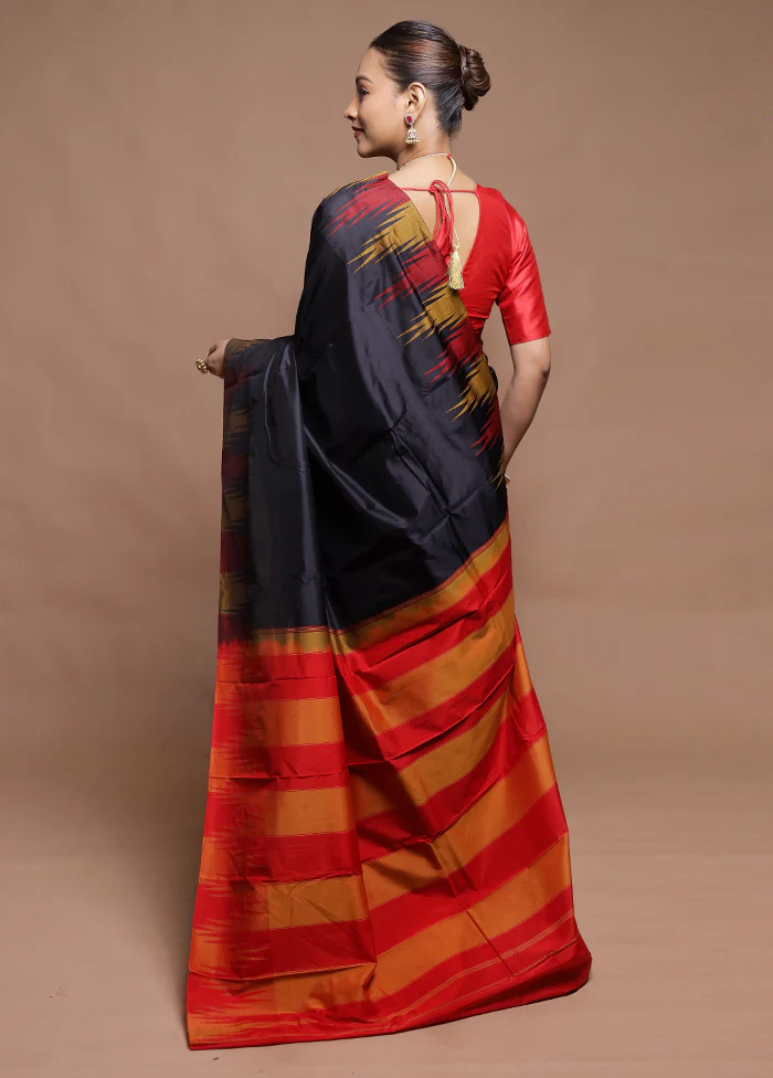 Black Handloom Kanjivaram Pure Silk Saree With Blouse Piece - Image 3