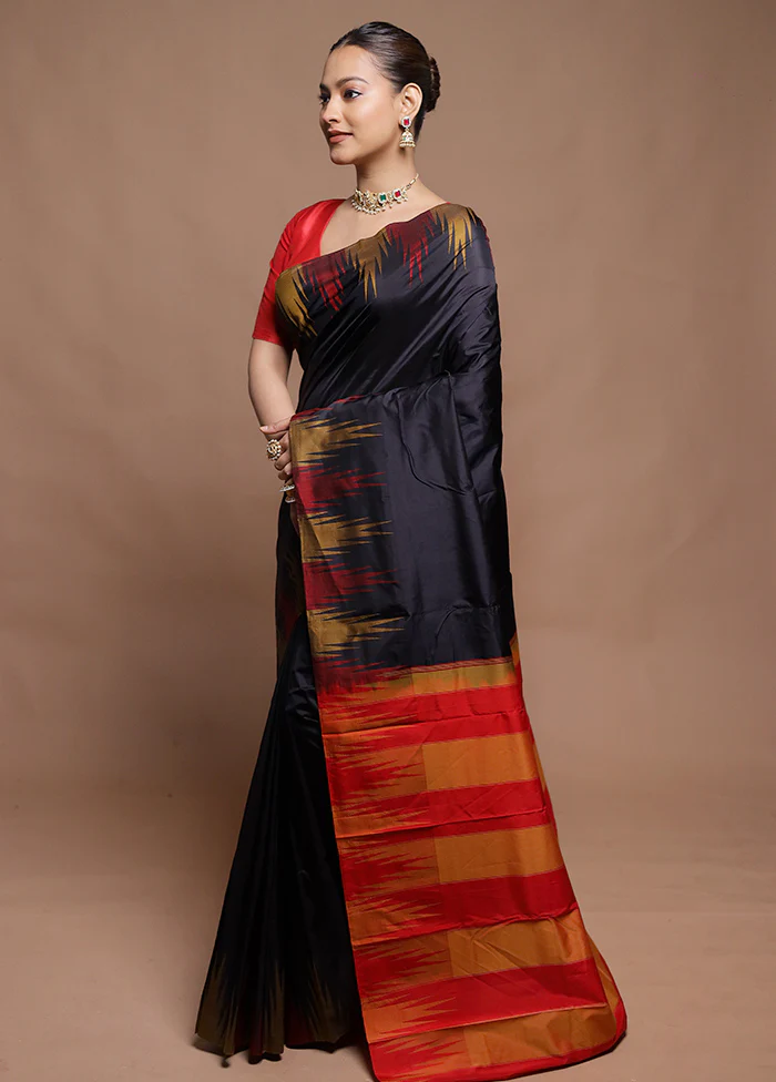 Black Handloom Kanjivaram Pure Silk Saree With Blouse Piece - Image 4
