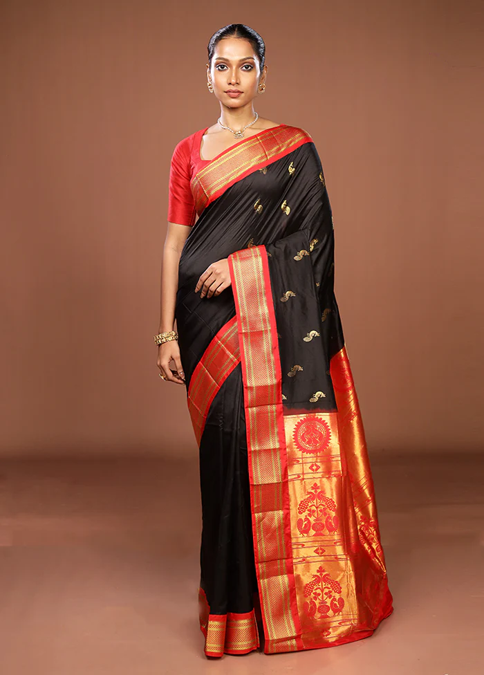 Black Handloom Kanjivaram Pure Silk Saree With Blouse Piece - Image 2