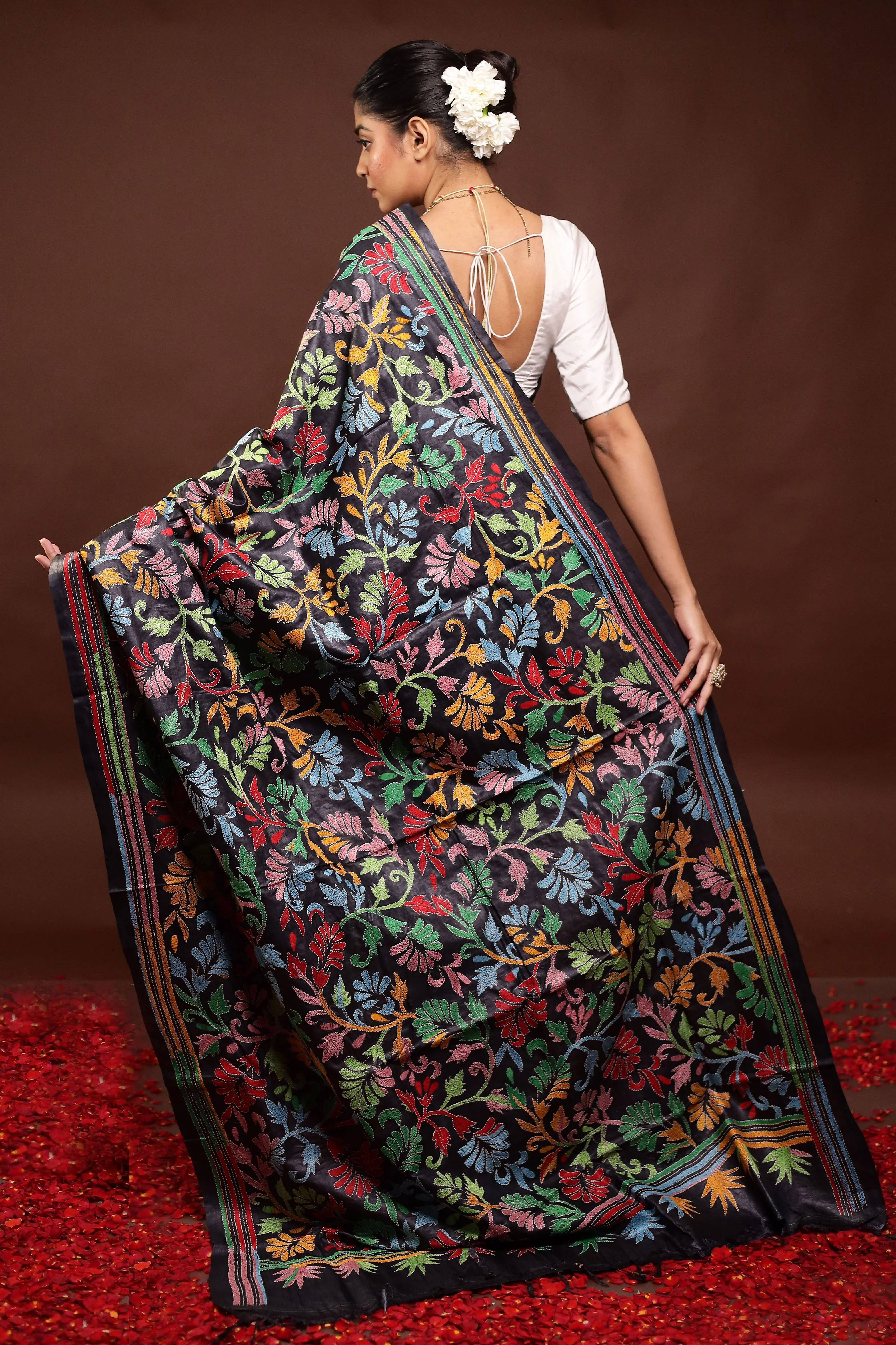 Black Handloom Kantha Stitch Pure Silk Saree With Blouse Piece - Image 4