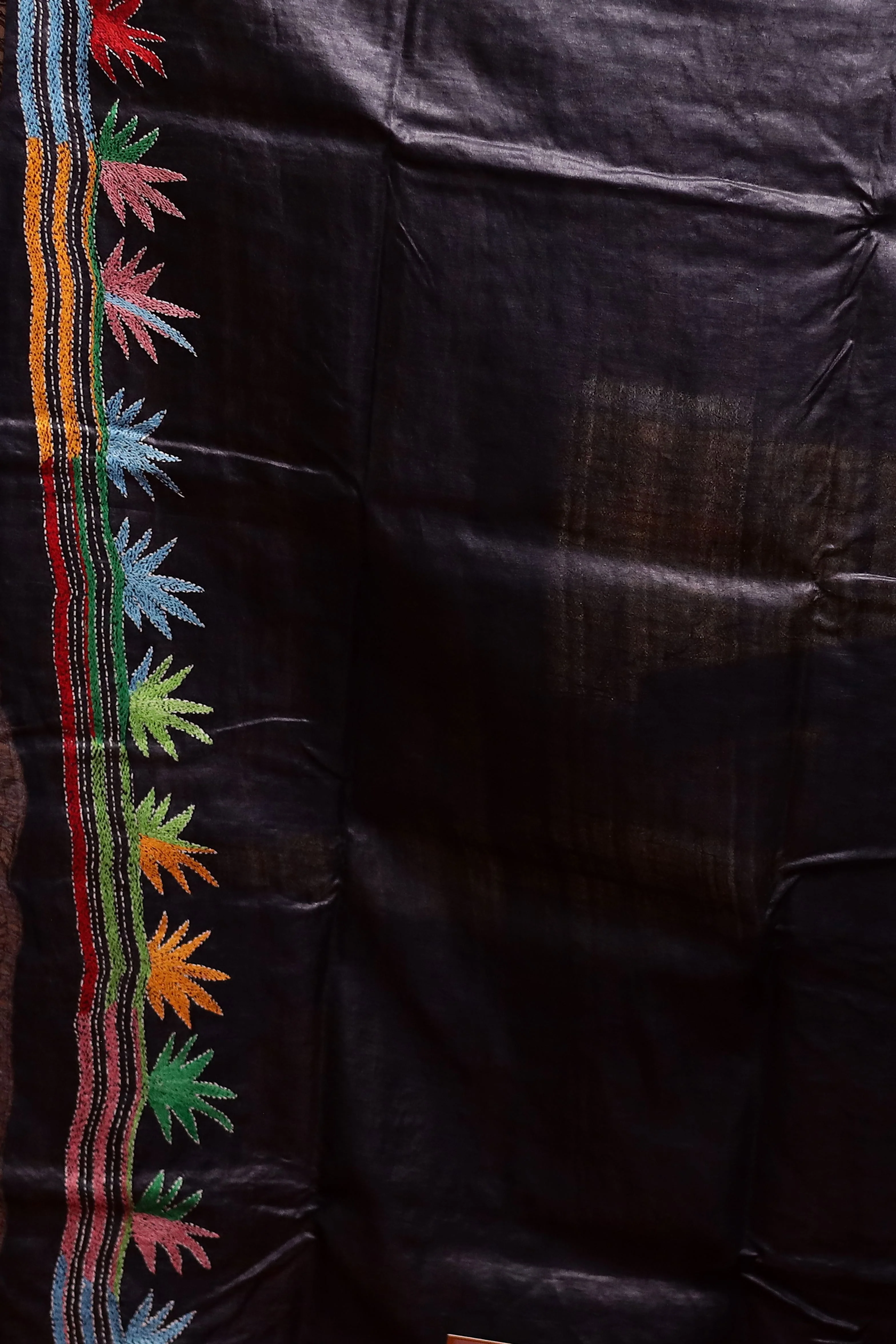 Black Handloom Kantha Stitch Pure Silk Saree With Blouse Piece - Image 6