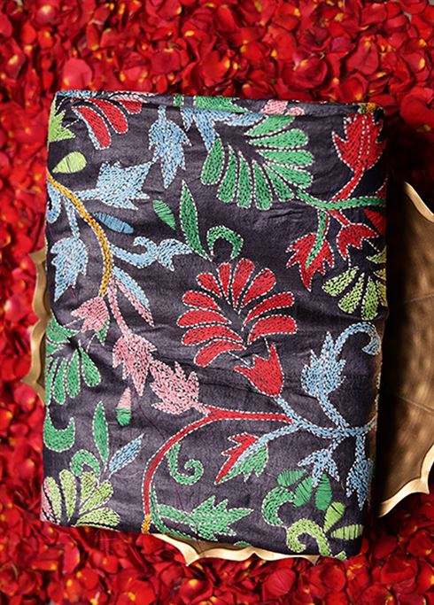 Black Handloom Kantha Stitch Pure Silk Saree With Blouse Piece - Image 7