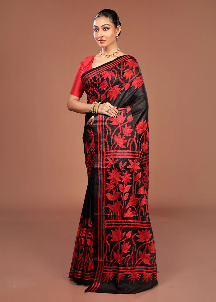 Black Handloom Kantha Stitch Pure Silk Saree With Blouse Piece - Image 4