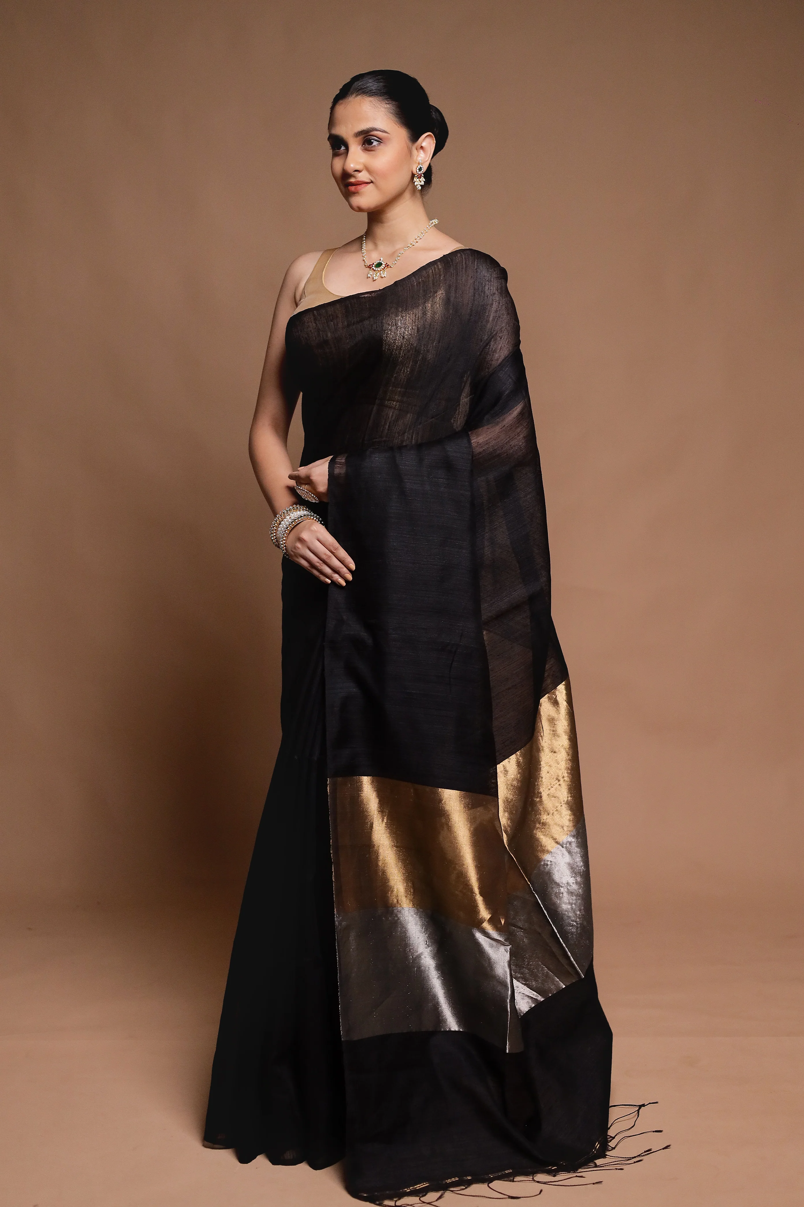 Black Handloom Matka Pure Silk Saree With Blouse Piece - Image 4