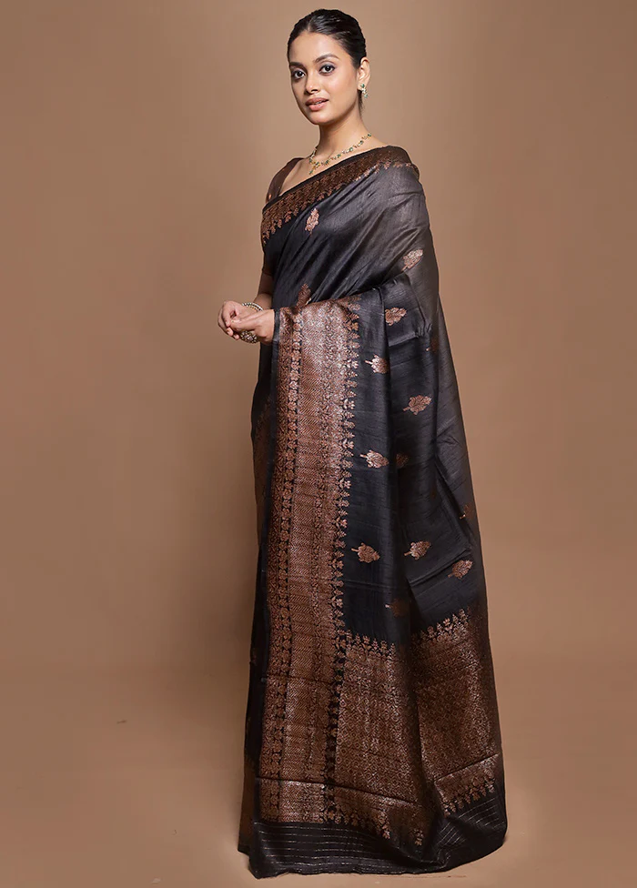 Black Handloom Tussar Pure Silk Saree With Blouse Piece - Image 4