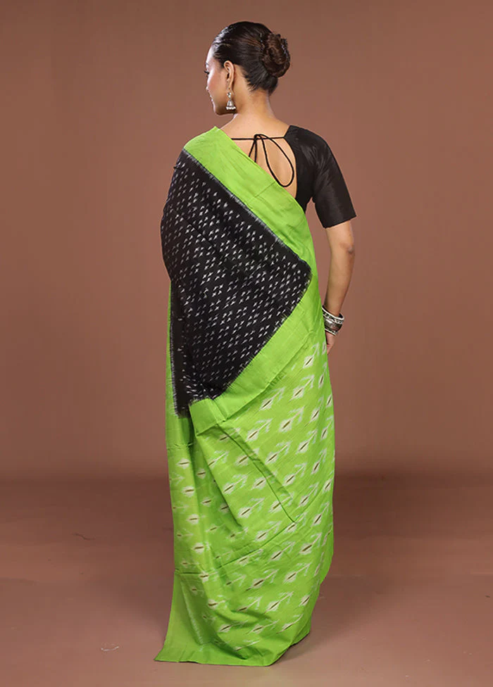 Black Ikkat Cotton Saree With Blouse Piece - Image 3