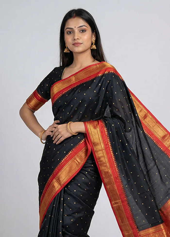Black Kanjivaram Silk Saree With Blouse Piece - Image 2