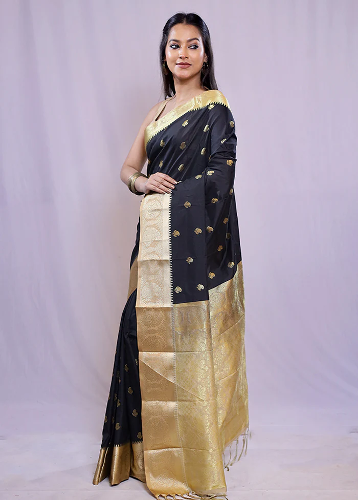 Black Kanjivaram Silk Saree With Blouse Piece - Image 5
