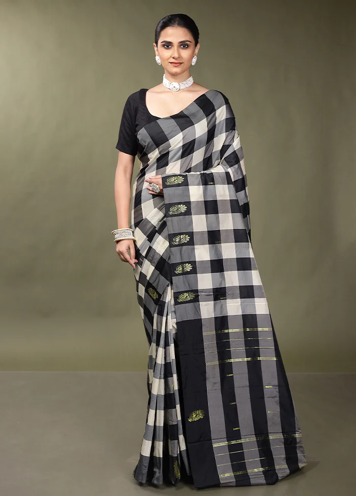 Black Kanjivaram Silk Saree With Blouse Piece - Image 2