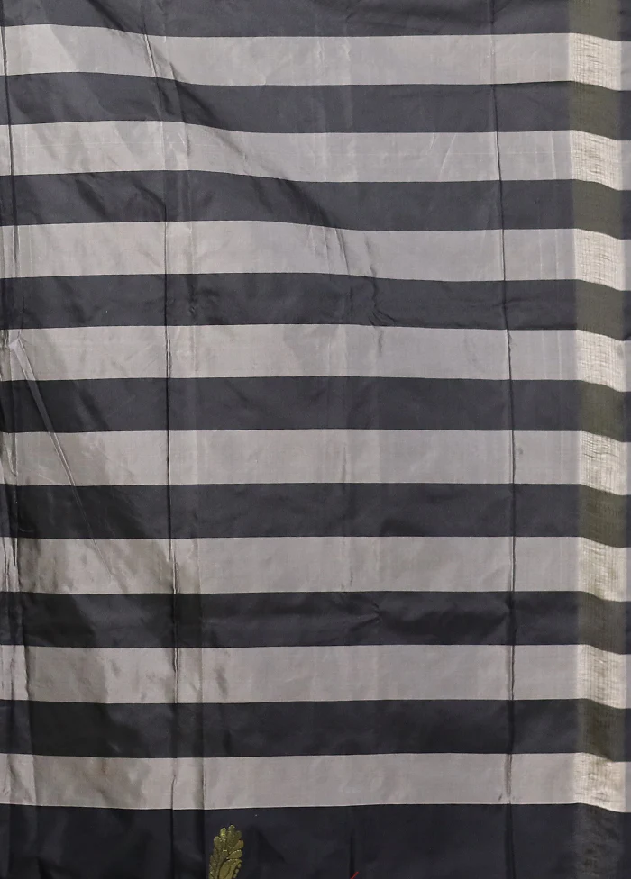 Black Kanjivaram Silk Saree With Blouse Piece - Image 5