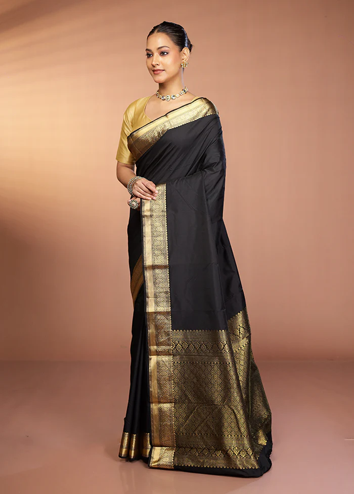 Black Kanjivaram Silk Saree With Blouse Piece - Image 4