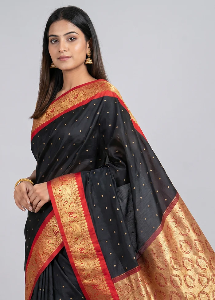 Black Kanjivaram Silk Saree With Blouse Piece - Image 2