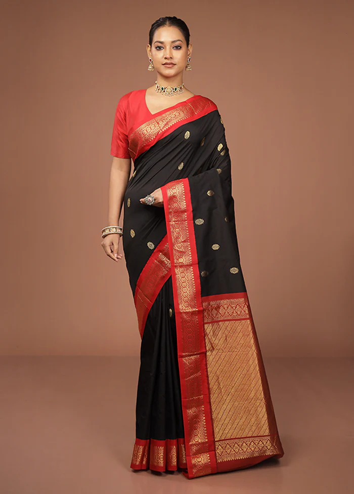 Black Kanjivaram Silk Saree With Blouse Piece - Image 2