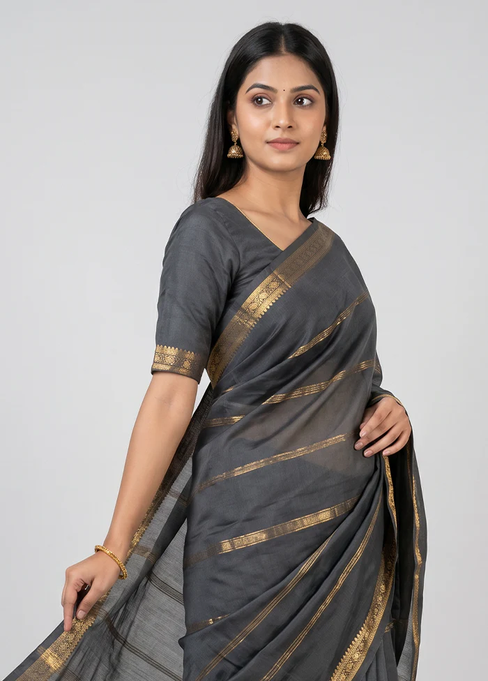 Black Kanjivaram Silk Saree With Blouse Piece - Image 2