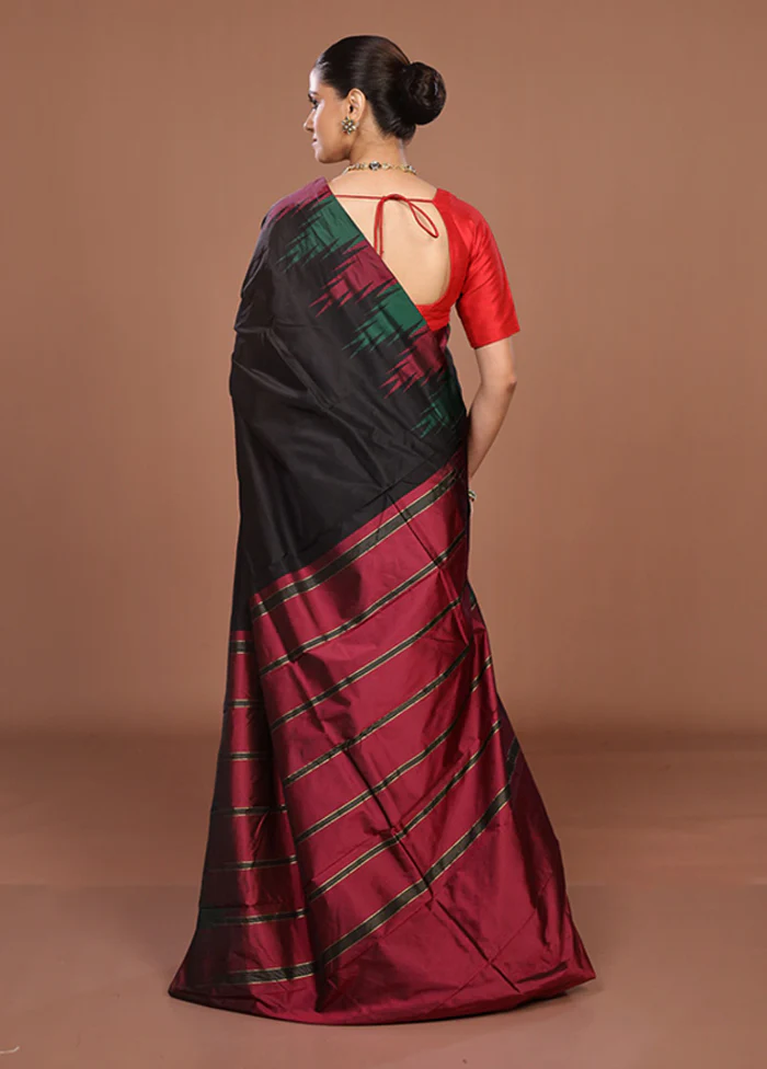 Black Kanjivaram Silk Saree With Blouse Piece - Image 3