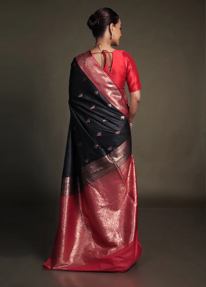 Black Katan Silk Saree With Blouse Piece - Image 3