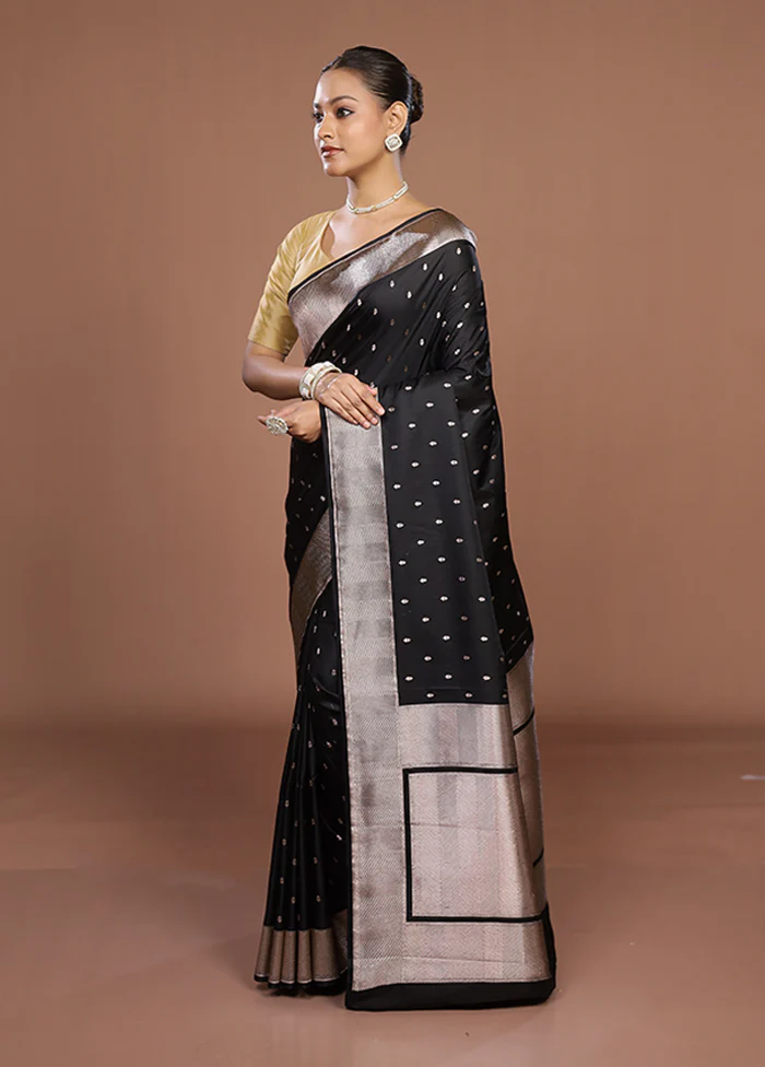 Black Katan Silk Saree With Blouse Piece - Image 4