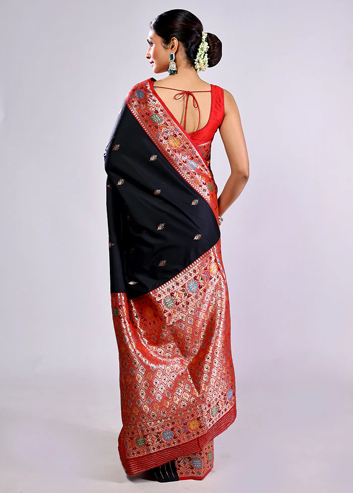 Black Katan Silk Saree With Blouse Piece - Image 4