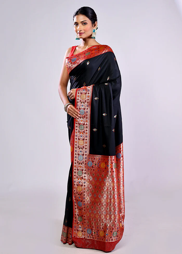 Black Katan Silk Saree With Blouse Piece - Image 5