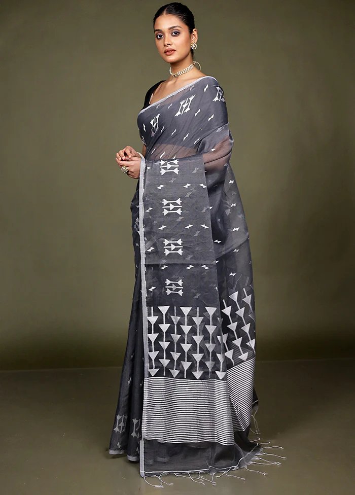 Black Matka Silk Saree With Blouse Piece - Image 4
