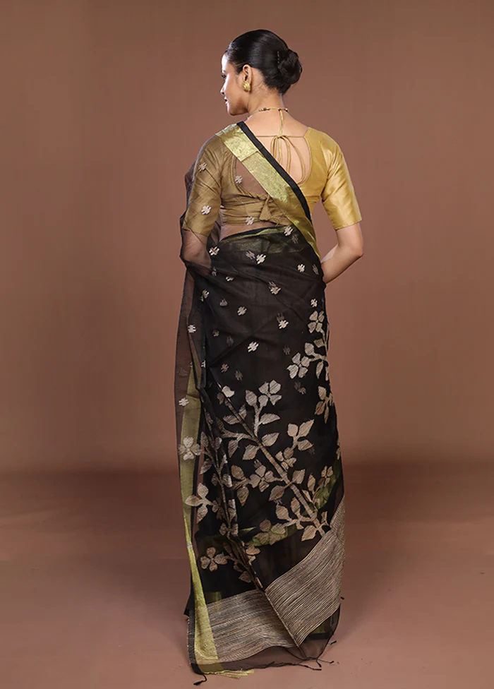 Black Matka Silk Saree With Blouse Piece - Image 3