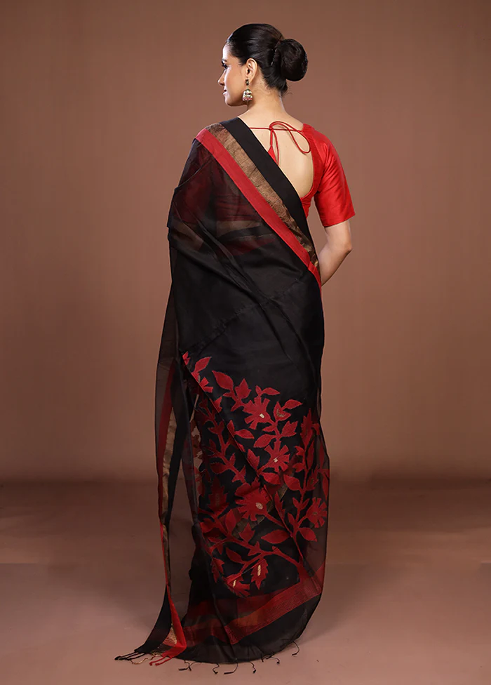 Black Matka Silk Saree With Blouse Piece - Image 3