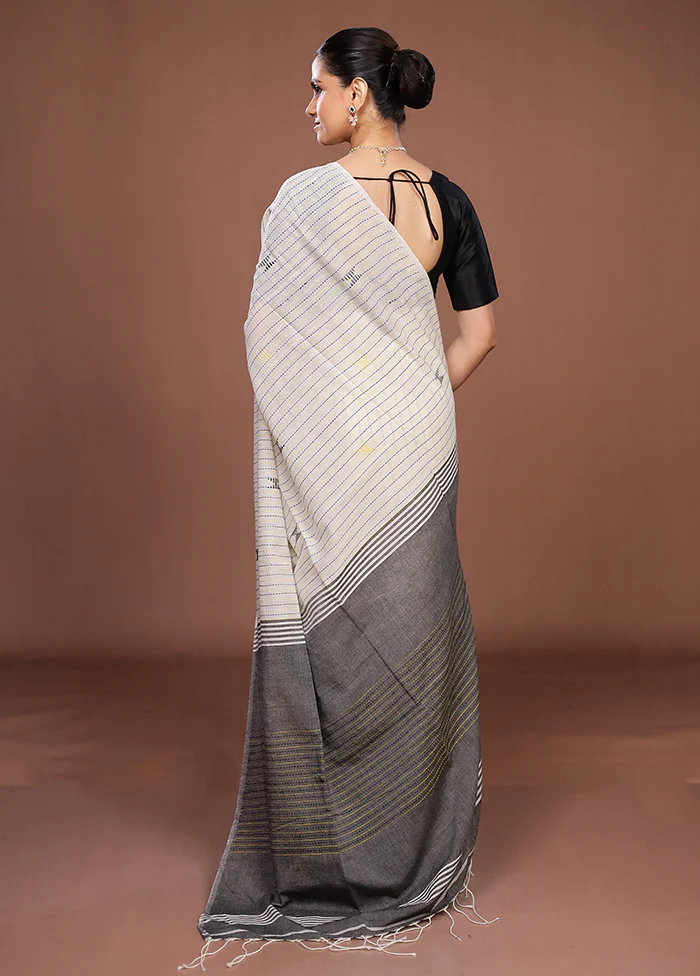 Black Matka Silk Saree With Blouse Piece - Image 3