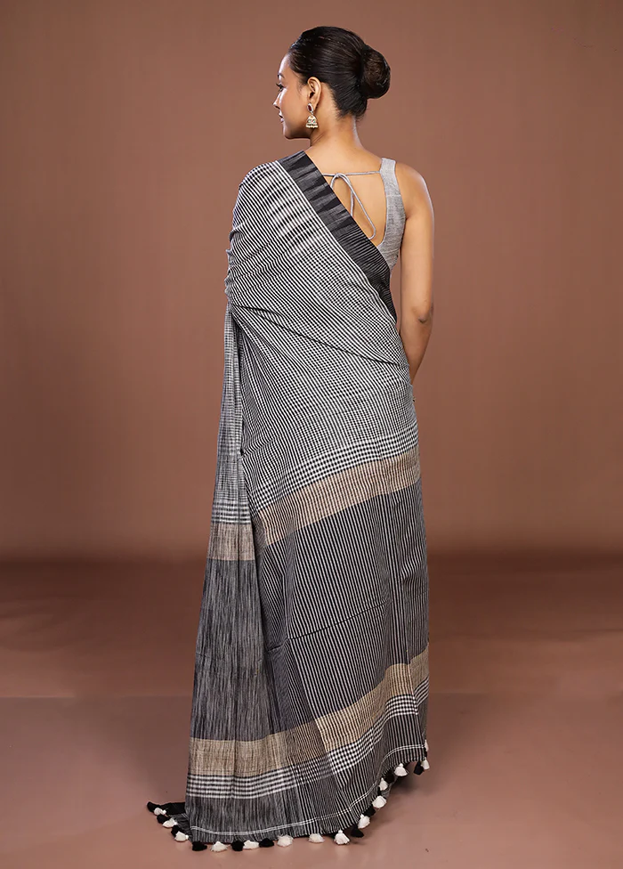 Black Matka Silk Saree With Blouse Piece - Image 3