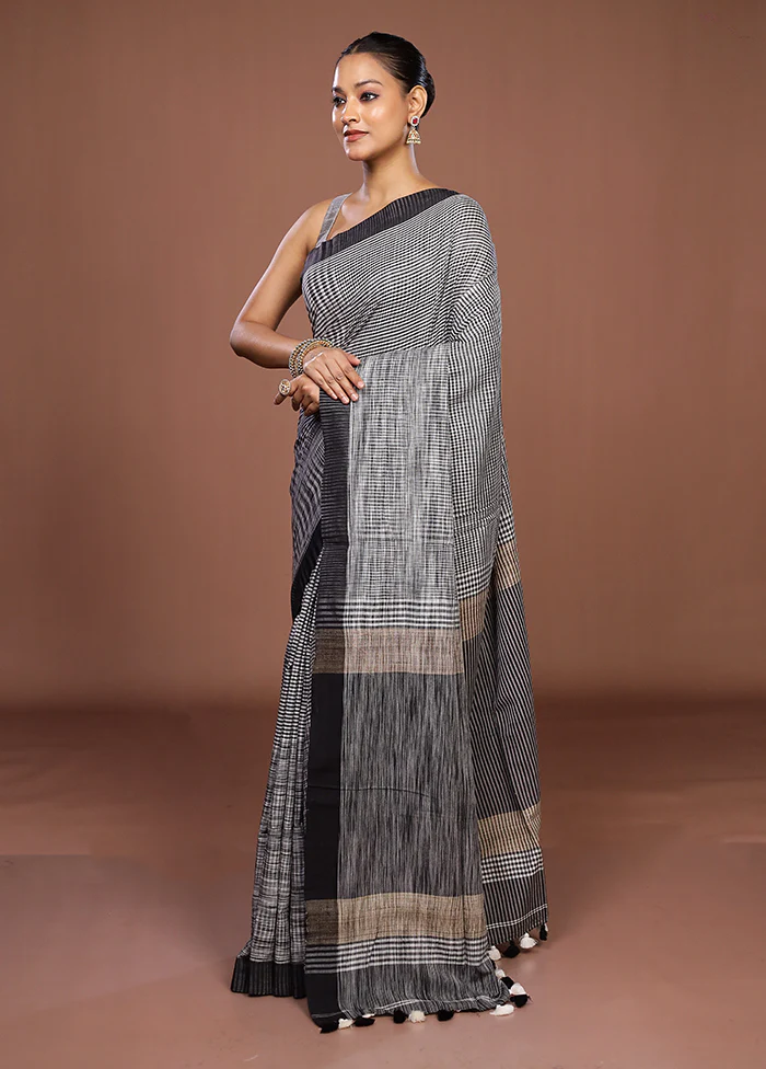 Black Matka Silk Saree With Blouse Piece - Image 4