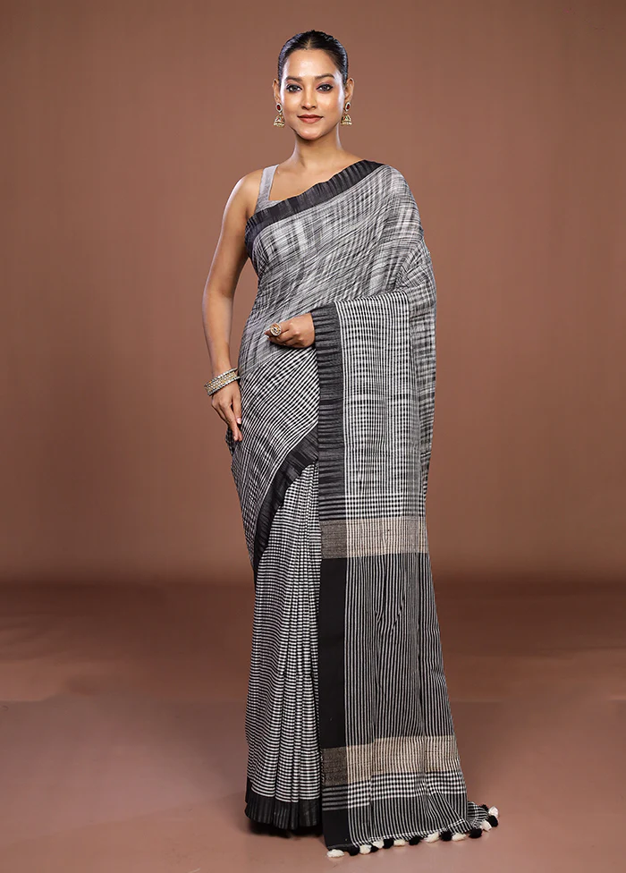 Black Matka Silk Saree With Blouse Piece - Image 2