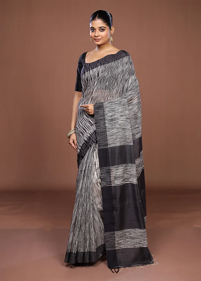 Black Matka Silk Saree With Blouse Piece - Image 2